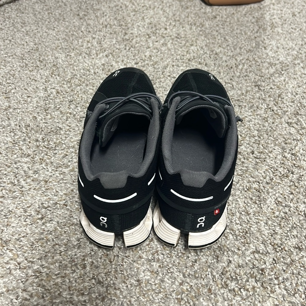On Cloud Shoes Women’s 8.5